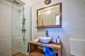 Modern Duplex Close to City Center- Free Parking