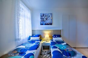 Modern Duplex Close to City Center- Free Parking