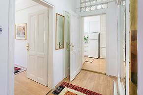 Spacious 2bdr Apartment on Tkalciceva Street