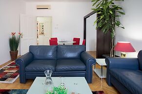 Spacious 2bdr Apartment on Tkalciceva Street