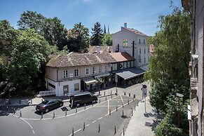 Spacious 2bdr Apartment on Tkalciceva Street
