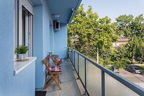Spacious 2bdr Apartment With Beautiful Terrace