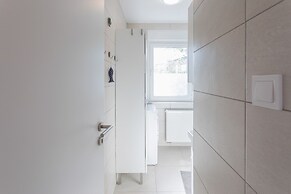 Spacious 2bdr Apartment With Beautiful Terrace