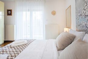 Spacious 2bdr Apartment With Beautiful Terrace