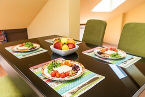 Spacious Design Loft in Beautiful Neighborhood