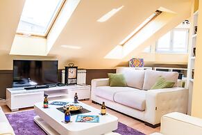 Spacious Design Loft in Beautiful Neighborhood