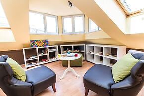 Spacious Design Loft in Beautiful Neighborhood