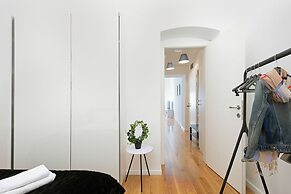 Modern Apartment Near Zrinjevac and Train Station