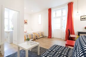 Spacious and Modern Central Triplex- Free Parking!