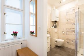 Spacious and Modern Central Triplex- Free Parking!