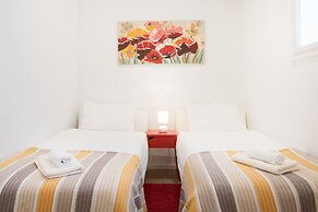 Spacious and Modern Central Triplex- Free Parking!