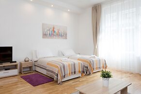 Charming and Bright Studio in Zagreb Center!
