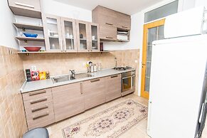 Modern 2bdr Apartment in the Center- Free Parking