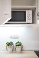 Bright and Spacious Apartment in the City Center!