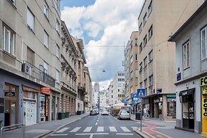 Bright and Newly Refurbished Studio Near Zrinjevac