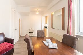 3 Bed Quaint House Town Center