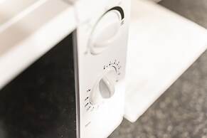 3 Bed Quaint House Town Center