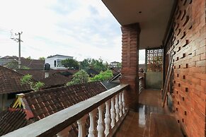 Halaman Depan Hostel