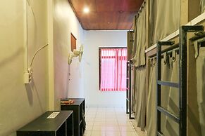 Halaman Depan Hostel