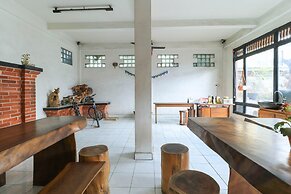 Halaman Depan Hostel