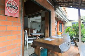 Halaman Depan Hostel