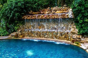 Patong Beach Gardens - Pool, Fast Wifi, Smart TVs