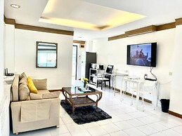 Patong Beach Gardens - Pool, Fast Wifi, Smart TVs