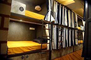 Charyana Hotel Ac Dormitory - Hostel