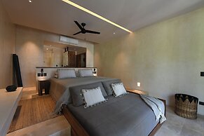 Casa Agape Boutique Hotel Rooftop Pool & Beach club access