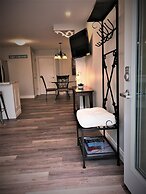 Esther's Place-Carleton Place Downtn Apt