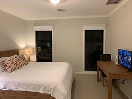 Apple House Truganina