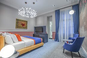 Heritage Hotel and Suites