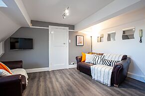 The Manchester Pad - Sleeps 12