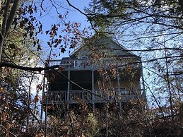 Amazing Sunsets 3 Bedroom Home by RedAwning