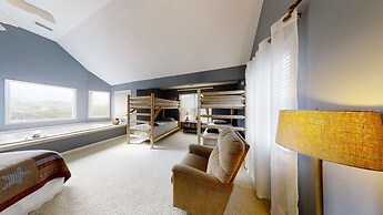 Amazing Sunsets 3 Bedroom Home by RedAwning