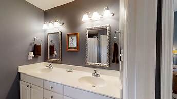 Amazing Sunsets 3 Bedroom Home by RedAwning