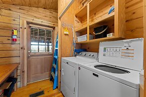 The Lazy K 3 Bedroom Cabin by RedAwning