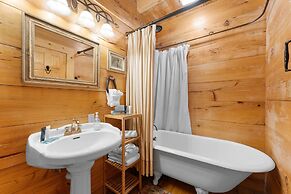 The Lazy K 3 Bedroom Cabin by RedAwning