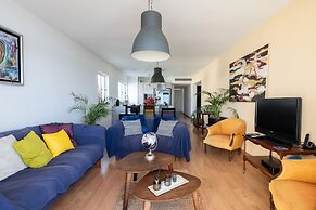 Charming Paint House Apartment in Pestana