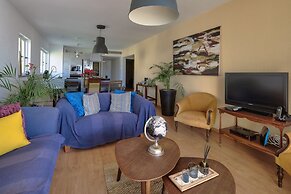 Charming Paint House Apartment in Pestana