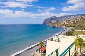 Charming Paint House Apartment in Pestana