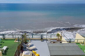 Charming Paint House Apartment in Pestana
