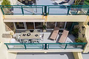 Charming Paint House Apartment in Pestana