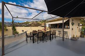 Charming Paint House Apartment in Pestana