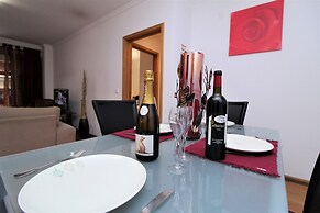 Lido Apartment Excellant Location
