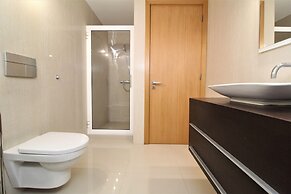 Living Apartment With Private Pool, Jacuzzi and Gym