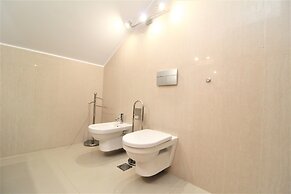 Living Apartment With Private Pool, Jacuzzi and Gym