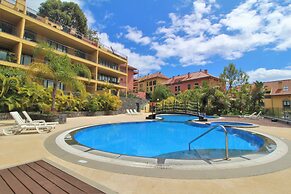 Living Apartment With Private Pool, Jacuzzi and Gym