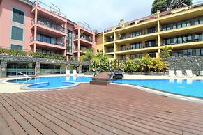 Living Apartment With Private Pool, Jacuzzi and Gym