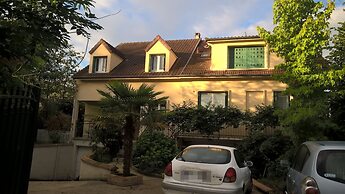 Chambre dans une maison pleine de vie